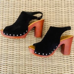 KORKS - Wood Bottom Black Sandals, Size 10